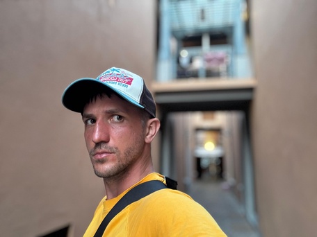 Автор книг, новелл, рассказов.
Писатель-Фантаст