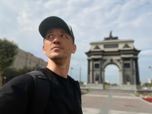 Автор книг, новелл, рассказов.
Писатель-Фантаст