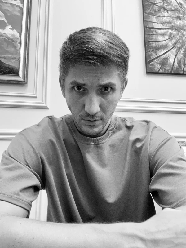 Автор книг, новелл, рассказов.
Писатель-Фантаст