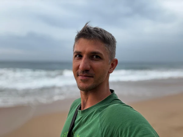 Автор книг, новелл, рассказов.
Писатель-Фантаст