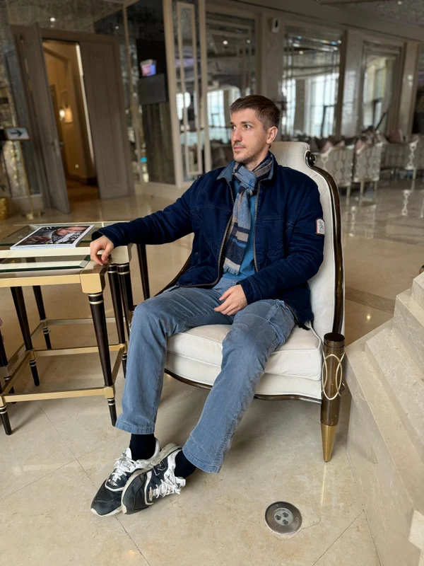 Автор книг, новелл, рассказов.
Писатель-Фантаст